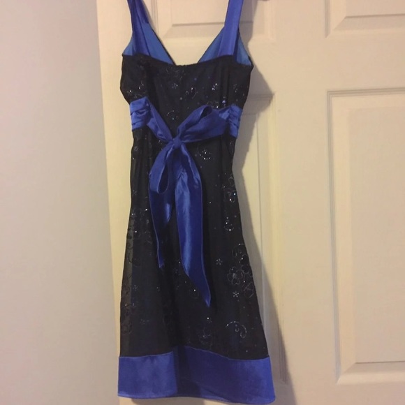 Dress - Picture 3 of 4